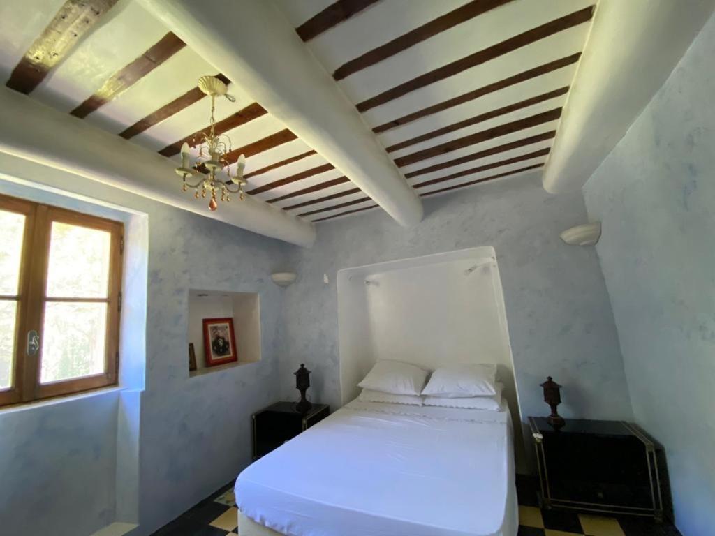 Maison D'Hotes, Superbe Et Spacieuse ,Dans Un Cadre Charmant Calme Et Verdoyant Перн-ле-Фонтен Екстериор снимка